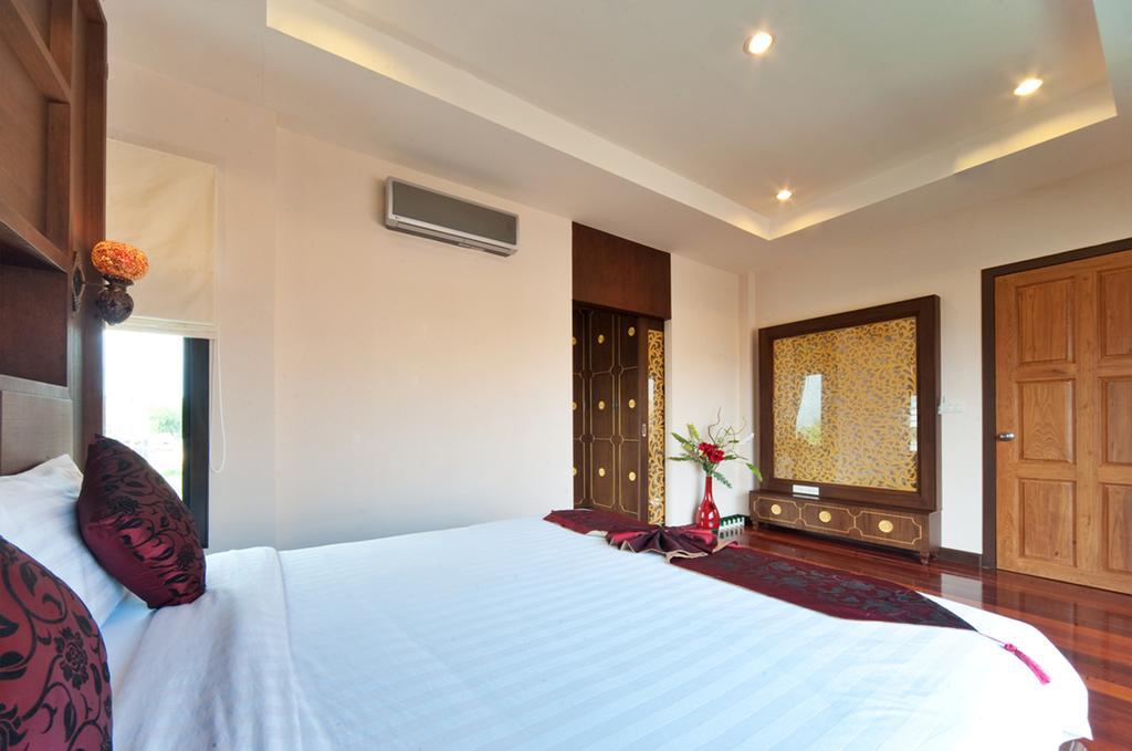Natcha Pool Villa