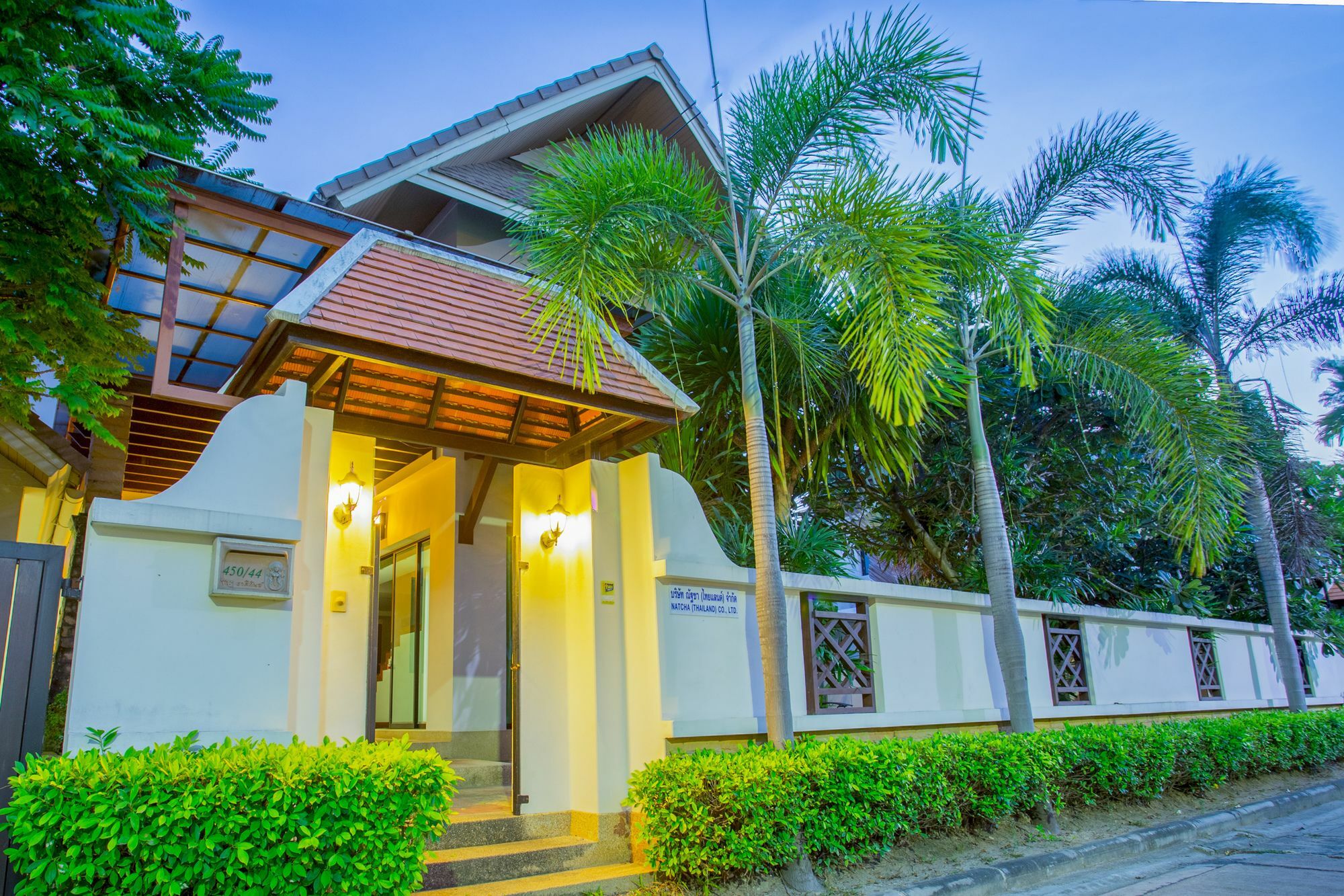 Natcha Pool Villa *